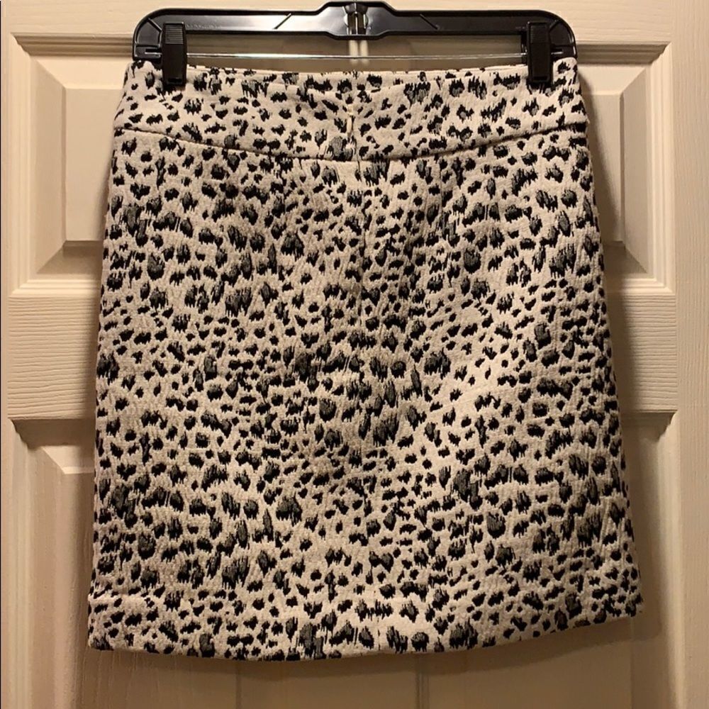 ✨Loft Snow leopard print skirt - Picture 2 of 4